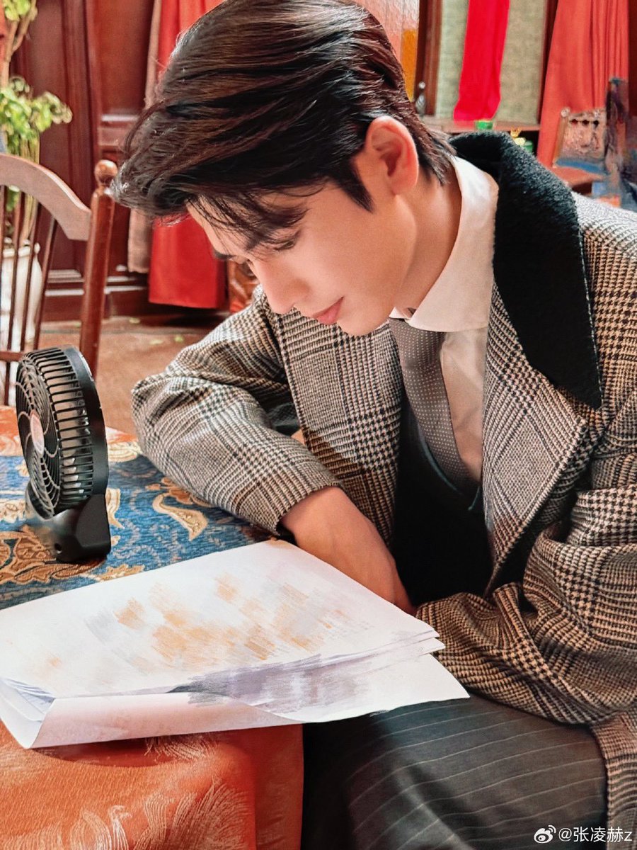 ZhangLinghe_TH's tweet photo. [💙] 31/7/26 เฮ่อเฮ่อโพสต์เวยปั๋ว ⬇️

หนานเฉิง อีกหกปีค่อยพบกันใหม่

(1)

#จางหลิงเฮ่อ #Zhanglinghe 
#Overdo #这一秒过火
#หากวินาทีนั้นไม่พบเธอ #รักเกินแค้น https://t.co/A0IowSv8Xk