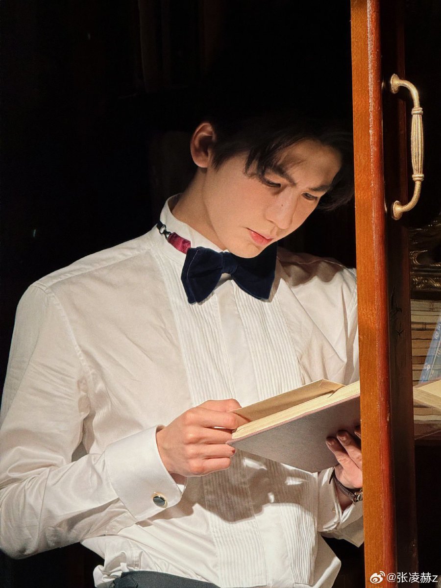 ZhangLinghe_TH's tweet photo. [💙] 31/7/26 เฮ่อเฮ่อโพสต์เวยปั๋ว ⬇️

หนานเฉิง อีกหกปีค่อยพบกันใหม่

(1)

#จางหลิงเฮ่อ #Zhanglinghe 
#Overdo #这一秒过火
#หากวินาทีนั้นไม่พบเธอ #รักเกินแค้น https://t.co/A0IowSv8Xk