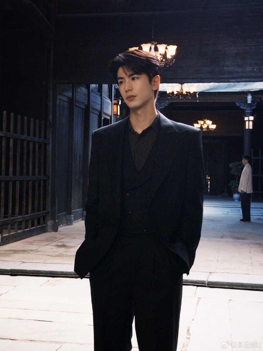ZhangLinghe_TH's tweet photo. [💙] 31/7/26 เฮ่อเฮ่อโพสต์เวยปั๋ว ⬇️

หนานเฉิง อีกหกปีค่อยพบกันใหม่

(2)

#จางหลิงเฮ่อ #Zhanglinghe 
#Overdo #这一秒过火
#หากวินาทีนั้นไม่พบเธอ #รักเกินแค้น https://t.co/dn409Zj5YG