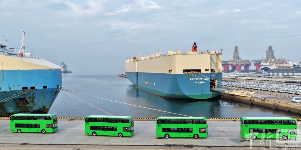 photo_cns's tweet photo. 35 Yutong electric double decker buses were loaded onto ships at Yantai Port for export to the UK, Shandong Province, on July 27, 2026. 
(Photo by Tang Ke/CNSPHOTO)
#ImageChina #影像中国 https://t.co/GrtDloTTu7