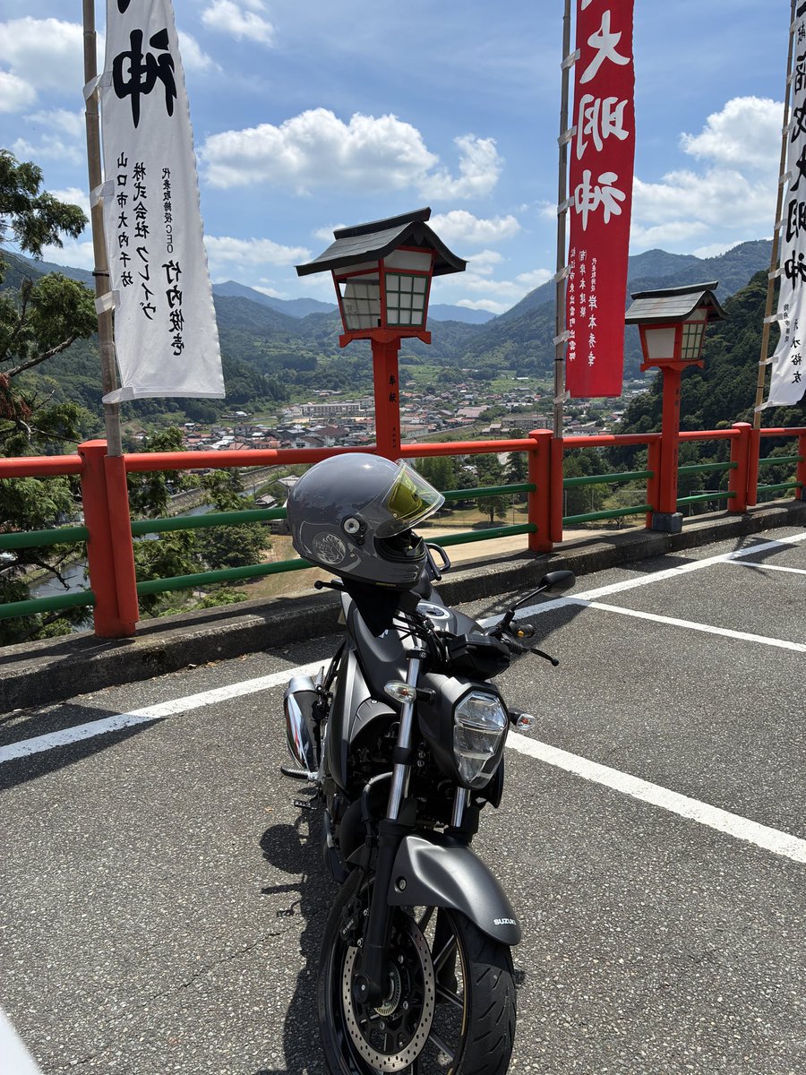 arataka013's tweet photo. 無事納車。太皷谷稲成にお参りしタイヤの皮むきも終了。
SUZUKI民は変わらず。多分次もSUZUKI。 https://t.co/FNWiwg3DHk