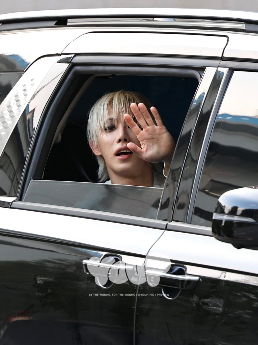 youp_pic's tweet photo. 260731 뮤뱅 퇴근

여의도에 나타난 아기멍게

#WONHO #원호 https://t.co/ltoPNySl5o