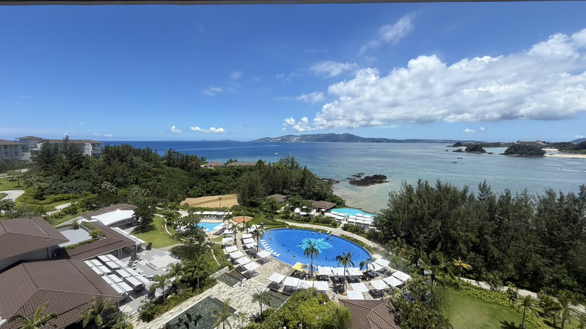 JamesNon007's tweet photo. 昨日からハレクラニ沖縄
恩納村は空港から少し遠いから
お迎えリムジン来てもらえる🥰 https://t.co/Zv30fENzId