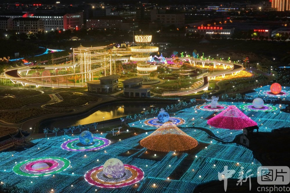 photo_cns's tweet photo. Lanterns light up rural summer nights, Zhejiang Province, 
July 27, 2026. 
(Photo by Bao Kangxuan/CNSPHOTO)
#ImageChina #影像中国 https://t.co/Fed552zbOt