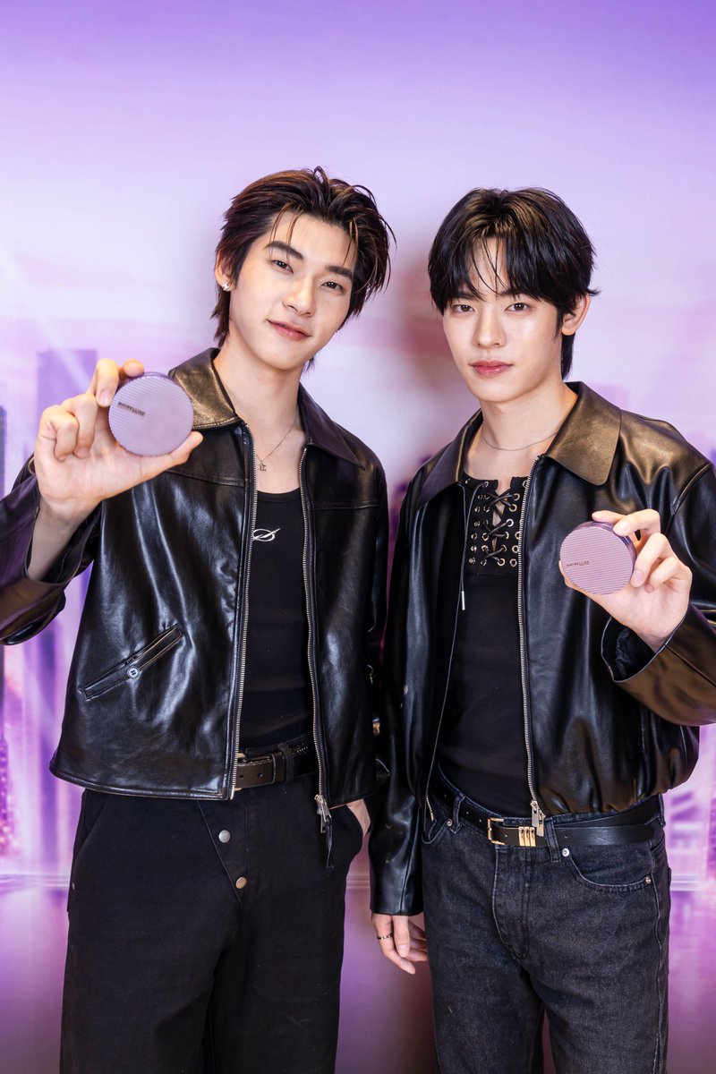 Maybelline_TH's tweet photo. MAYBELLINE SUPER STAY MATTE MAX CUSHION x TeeTee Por Live 💜✨
ต่อให้มรสุมจะเข้าแค่ไหน ผิวเราก็ต้องเป๊ะระดับ MAX เท่านั้น!
เก็บตกโมเมนต์ไลฟ์ผิวเนียน 

ขอขอบคุณตี๋ตี๋ @twnpich ป๋อ @porsuppakarn และชาววาวา แฟนๆที่น่ารักทุกคน ที่มาร่วมสนุกและคอยซัพพอร์ตกันตลอดทั้งไลฟ์ 

ใครอยากได้ผิวเนียนติดทน แมทท์สวย แบบตี๋ตี๋ป๋อ ขอป้ายยาไอเทม Super Stay Matte Max Cushion
💜เฉดตี๋ตี๋ Super Stay Matte Max สี 111
✨เฉดป๋อ Super Stay Matte Max สี 110

📌ชมภาพความประทับใจ ได้ที่ https://t.co/bjaRY2zx7s

ไปช้อปตามกันได้เลยน้าา 💫

TeeTeePor X MATTEMAX 

#MaybellinexTeeTeePor
#คุชชั่นแมทท์ท้ามรสุม
#MATTEMAXCUSHION
#MaybellineThailand  
#TeeTeePor
#twnpich #Porsuppakarn