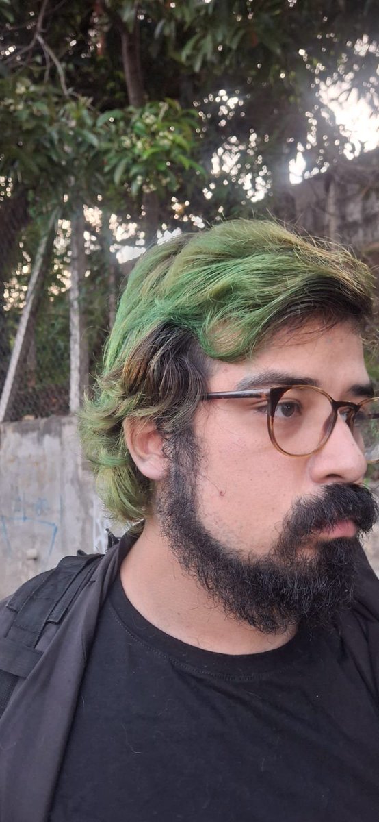 Prof_Rubens_F1's tweet photo. Ano passado eu pintei meu cabelo de verde por causa da Sauber e do Bortoleto, mesmo não indo para Interlagos.
Esse ano pretendo fazer o mesmo, mas agora com a Audi, preciso de ajuda e ideias para isso.
@audif1_ @gabortoleto85 @p4ssouoglock @EstagiariodaF1 @rubensGPnetto https://t.co/YRoVQEMPPN