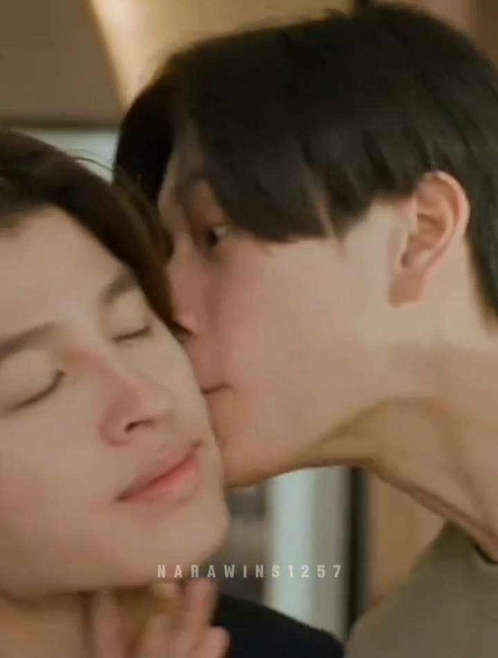 pondisstraight's tweet photo. @somesome_11 @phuwintang Proof

Want to kiss               tight lips https://t.co/n1dASeU20c