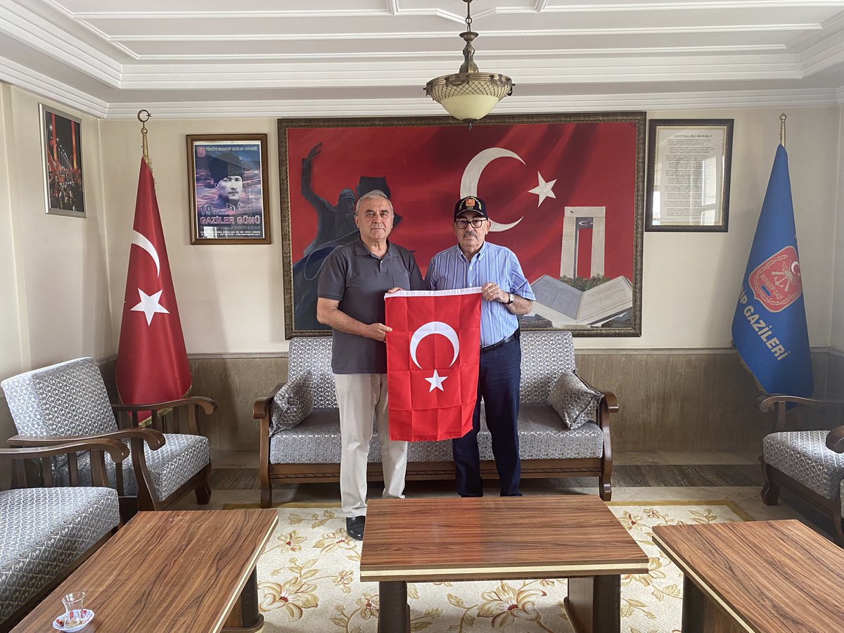 2omer's tweet photo. Türkiye Muharip Gaziler Derneği Konya Şube Başkanı Sayın Hasan Hüseyin Biniş Bey’i ziyaret edip Başkanlığını tebrik ve rahatsızlığından dolayı da geçmiş olsun dileklerimizi ilettik.Rabbimiz sağlık sıhhat afiyet içinde nice güzel hizmetler yapmaya muvaffak eylesin. https://t.co/3MDXX15OTz