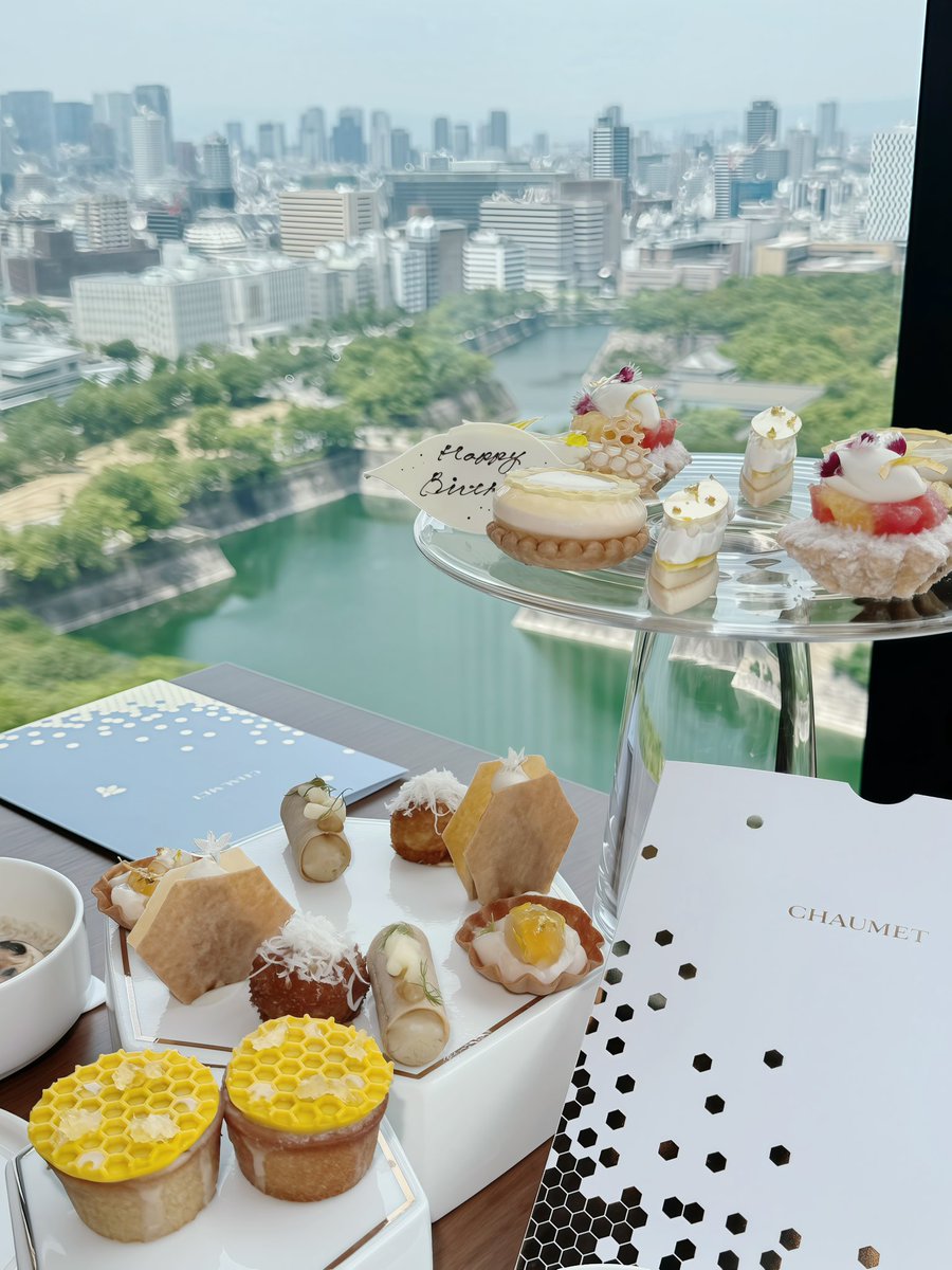 liry_137's tweet photo. パティーナ大阪のCHAUMETヌン🐝🍯 https://t.co/UZM8felMwy
