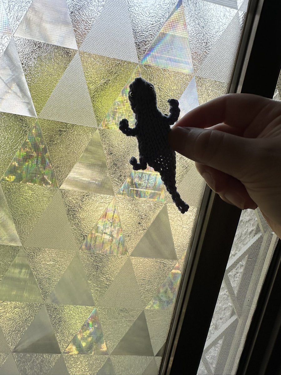 wafflapple's tweet photo. とうとう明日から始まります！
ニヒル牛さんくじ展
私のくじは
Puppets in wonderland
不思議の国の指人形ブローチくじです
引きに来てね❤️♣️♦️♠️
アリスを煙突から引っ張り上げようとして飛んで行ってしまったトカゲのビルくんもいます😁
#ニヒル牛　#くじ展　#アリス https://t.co/Uk9WQFK5pv