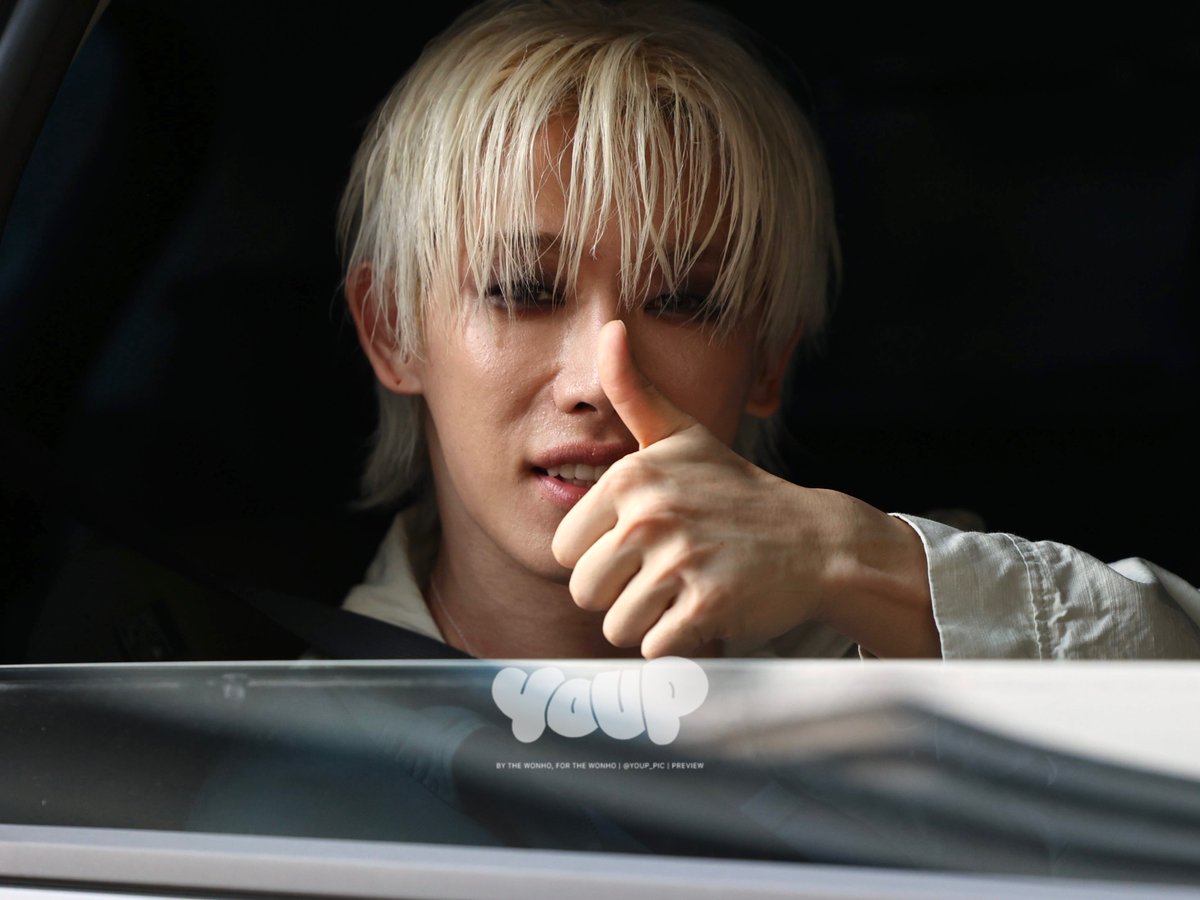 youp_pic's tweet photo. 260731 뮤뱅 퇴근

원호짱 원호짱 👍🏻

#WONHO #원호 https://t.co/ApaRZx5Tb2