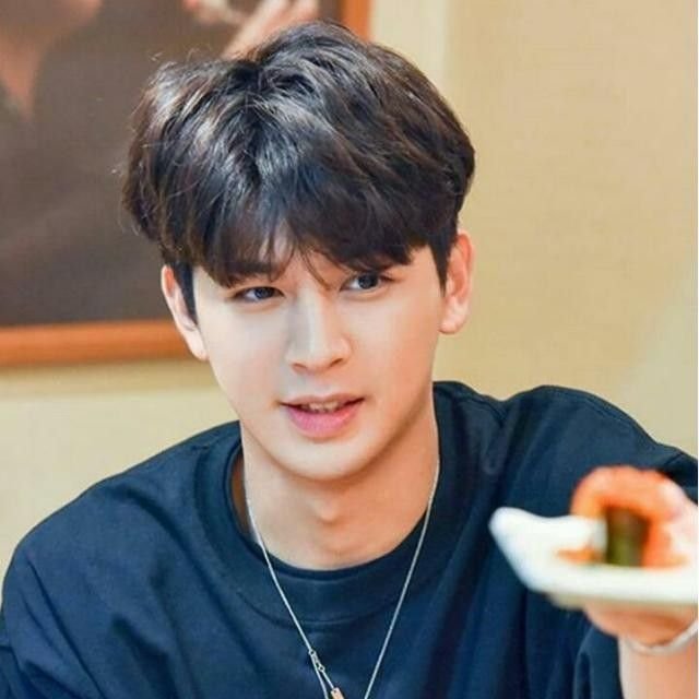 dtorjaina's tweet photo. ถ้าบอกว่าเด็กใหม่เป็นน้องชายของยุนฮยองก็เชื่อนะ จมูกปากเหมือนกันเลย https://t.co/xa5yTVfJe4