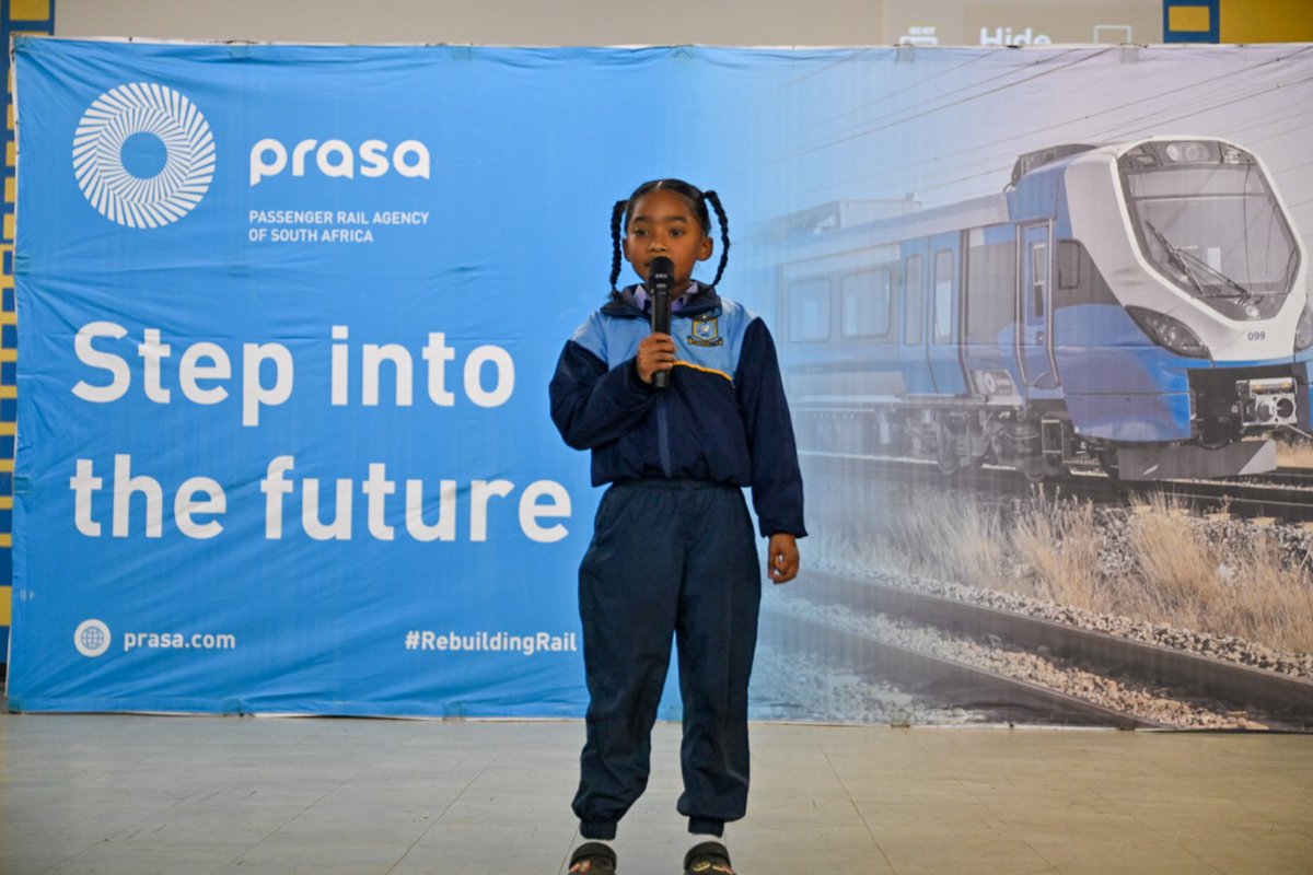 MetrorailWC's tweet photo. A hall filled with over 700 learners. Hearts filled with hope. ❤️
 
PRASA Western Cape joined the Amstelhof Primary School community in Paarl to celebrate Mandela Day by serving warm soup and distributing school shoes to learners in need.

#MandelaDay #PRASACares #PeoplesTrain https://t.co/jtXTYRJDhi