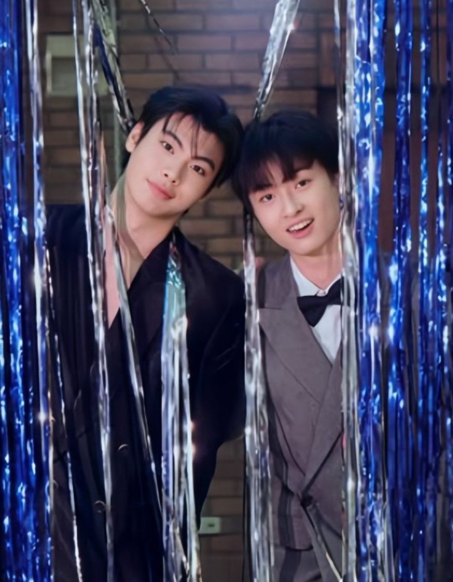 injeolmise's tweet photo. WAITT....THIS LOWKEY CONFIRMS THAT THEEWAVE WILL GONNA BE A SIDE COUPLE IN 20LISTS???!!!!

#theewave https://t.co/Qe0r1JRzKX
