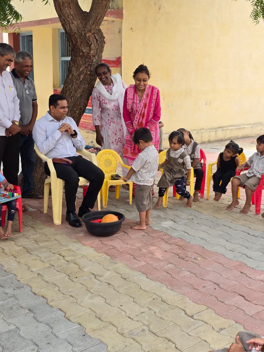 collectorkut's tweet photo. આજરોજ ભુજ તાલુકાના કોટડા આથમણા ગામની મુલાકાત દરમ્યાન આંગણવાડી કેન્દ્રની મુલાકાત લીધી. કેન્દ્ર મધ્યે બાળકો માટે ઉપલબ્ધ સુવિધાઓનું જાત નિરીક્ષણ કર્યું તથા બાળકોના અભ્યાસ અને વિવિધ પ્રવૃતિઓ અંગેની માહિતી મેળવી જરૂરી સૂચનો આપ્યા.
@CMOGuj @sanghaviharsh @MLASanjaysinh @revenuegujarat https://t.co/jdPVlrrmzL