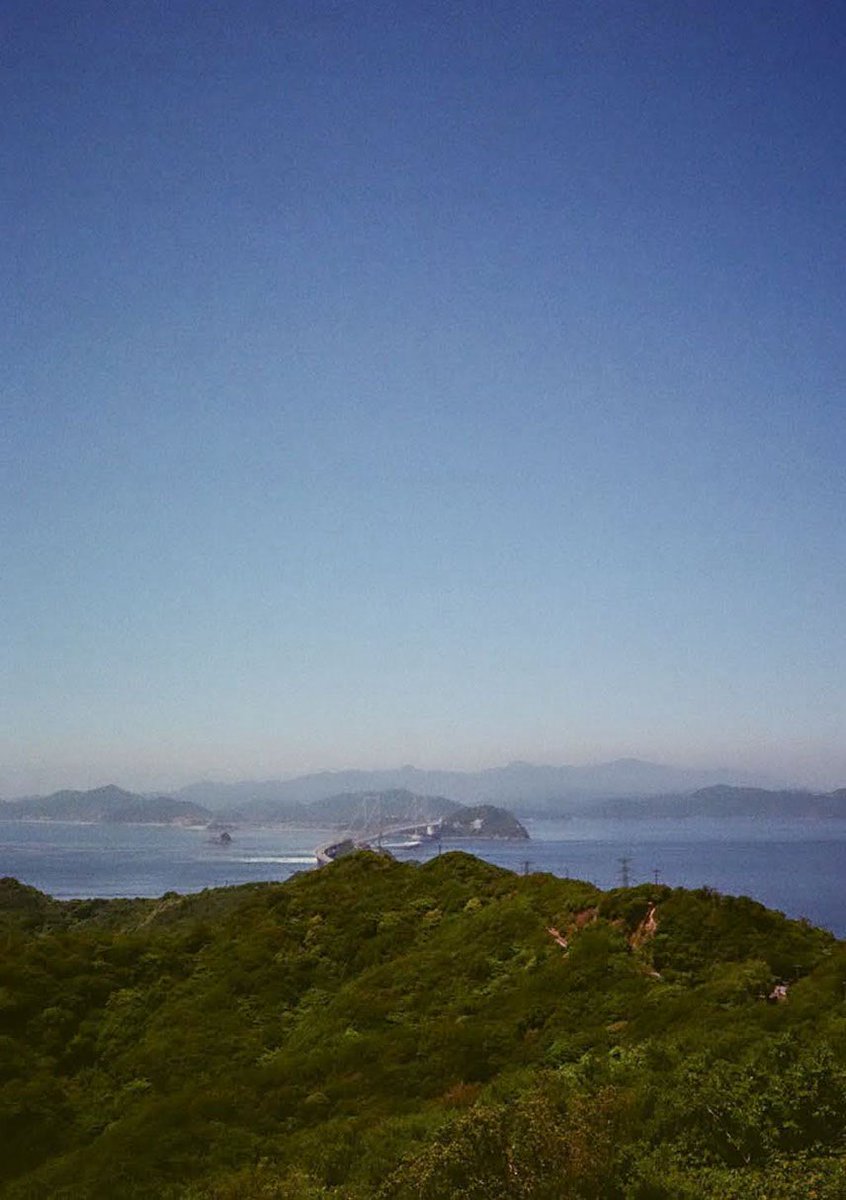 Joficio_jp's tweet photo. 5月末頃の淡路島。
フィルムカメラで撮影。
おったまげ〜な巨大タマネギとの記念撮影、楽しそうだった。

📷PENTAX17
🎞️FUJIFILM200

#pentax17 
#フィルム写真 https://t.co/VQ9wszk82M