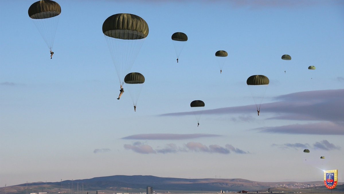 jandarma's tweet photo. İçtiğimiz And’a sadakatle; barışta ve savaşta, havada ve karada... Nerede olmamız gerekiyorsa, işte tam oradayız! https://t.co/D0whRdVosC