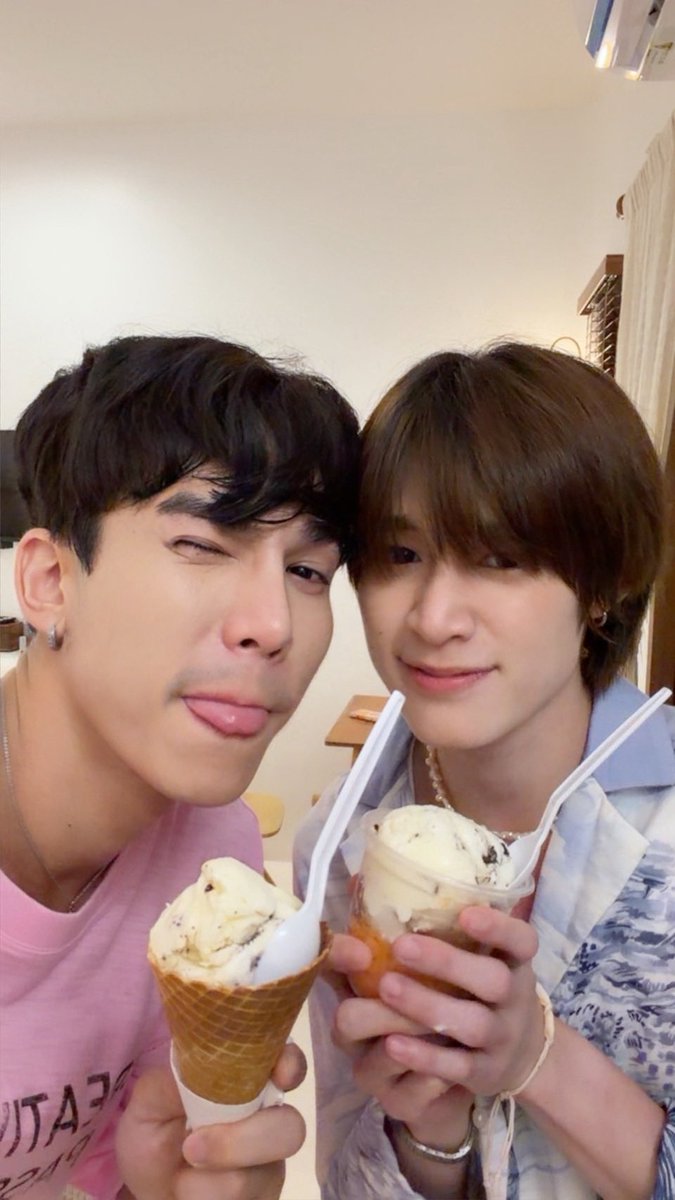 mmaxmaxxxx's tweet photo. กินคาวแล้วก็ต้องเติมหวาน ไอติมหลังหมูทะ 🍦

#ที่สามตามหารักEP1 https://t.co/HT3zhueXp8