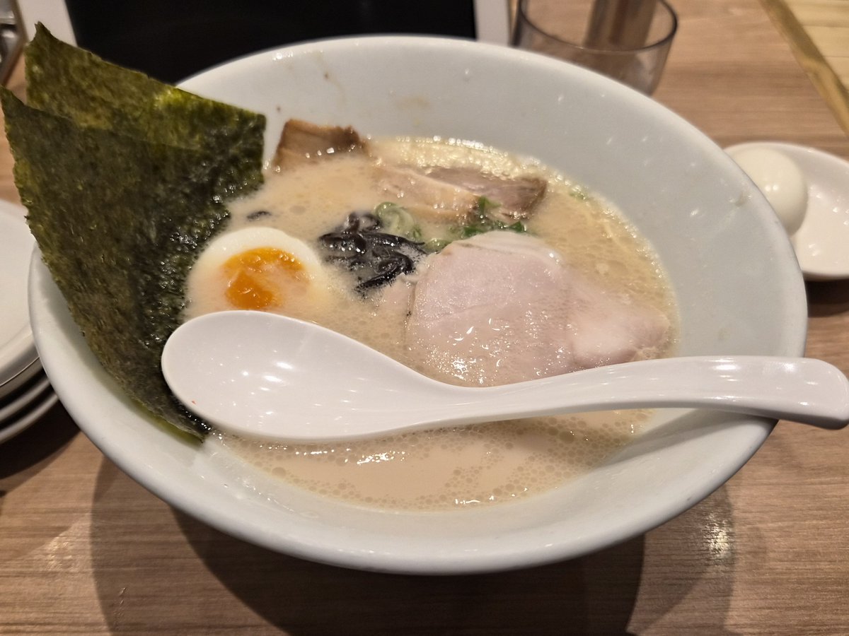 umitodesukedo's tweet photo. だめな日なのでちょっといいラーメンを食べることとします https://t.co/kZfD9fY8cr