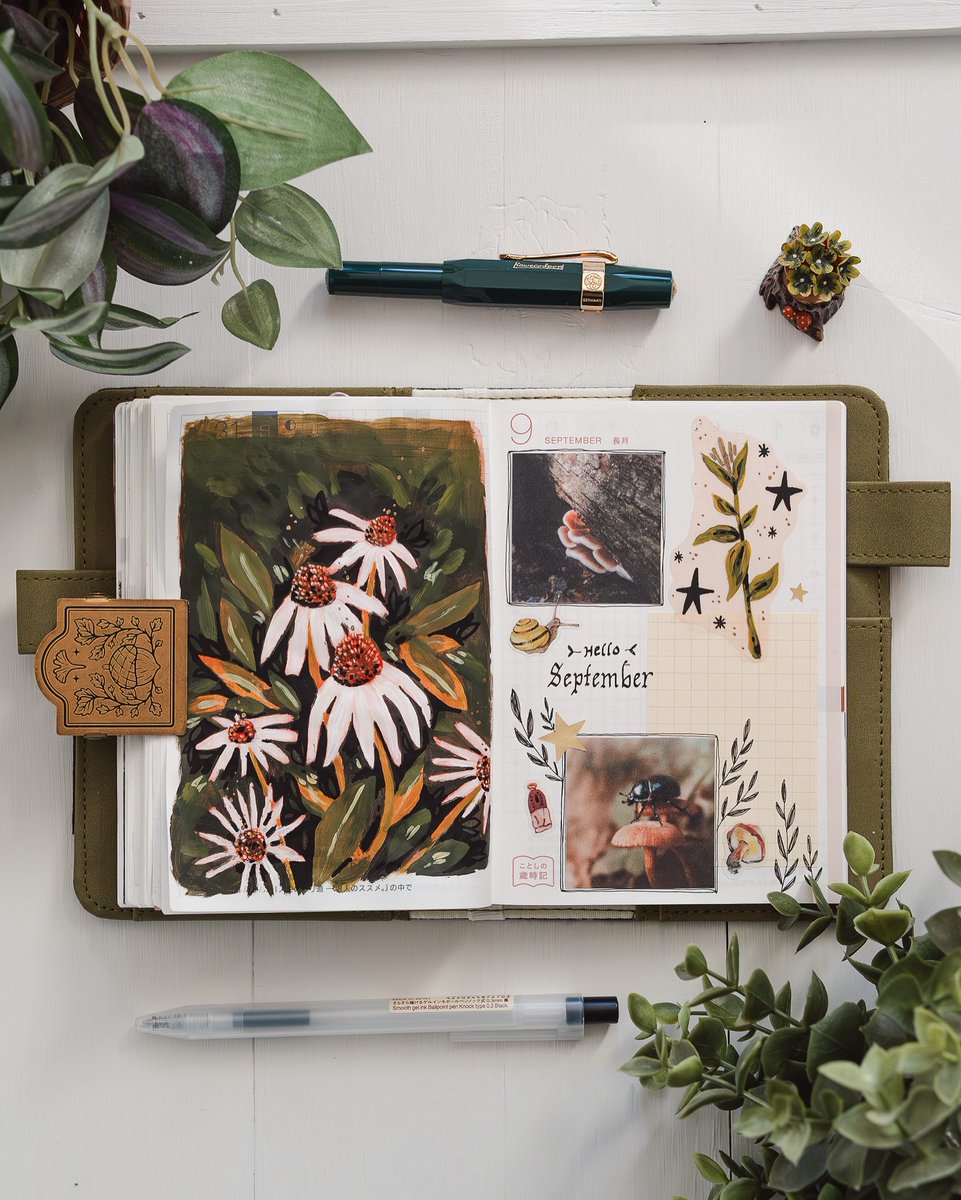 emiebiejournal's tweet photo. It’s been a while since I shared photos of my Hobonichi Weeks. Here’s a spread from April that I particularly like. I used the ink Autumn Oak from Diamine paired with my Kaweco Student. It’s such a gorgeous orange!… https://t.co/RAyvjrlI7R