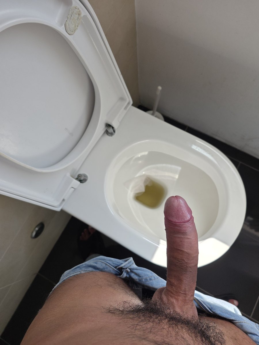 dan__nick's tweet photo. Open your mouth 🚽 https://t.co/00277FSyFe