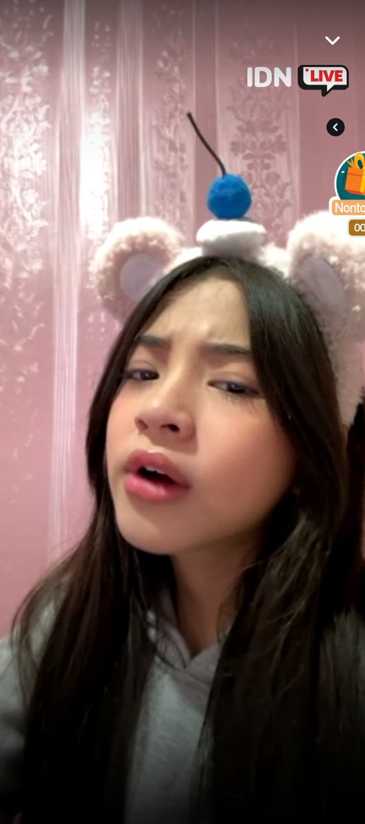 freetzyonly's tweet photo. rindu ini terobati, terimakasih idn nya carissa 🤭 semoga jadi ya yang mau pelihara cupang 

#CarissTime
#CarissaJKT48 https://t.co/d14iHbk5LR