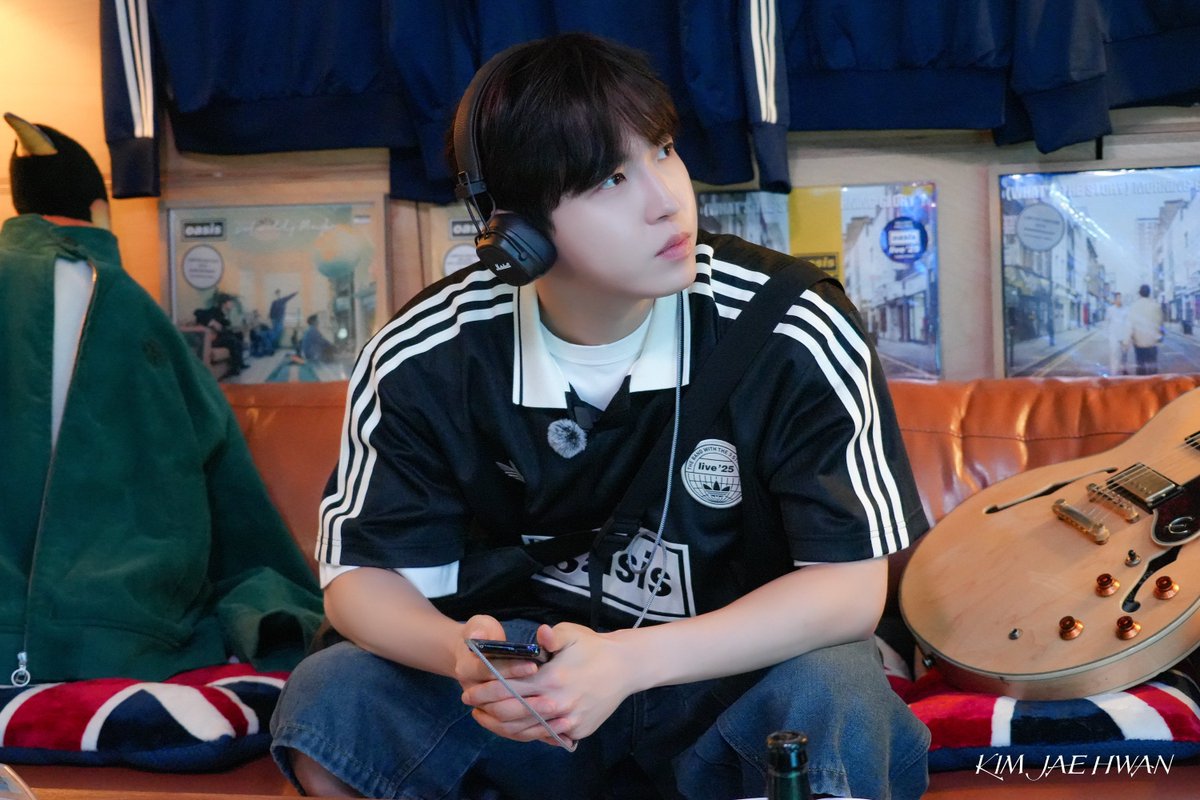 WINDEW_527's tweet photo. 260731
[📸] Oasis POP-UP Behind Photo

🔗 https://t.co/NRXoqWevNb

#김재환 #KIMJAEHWAN https://t.co/wuC2X5E1dc