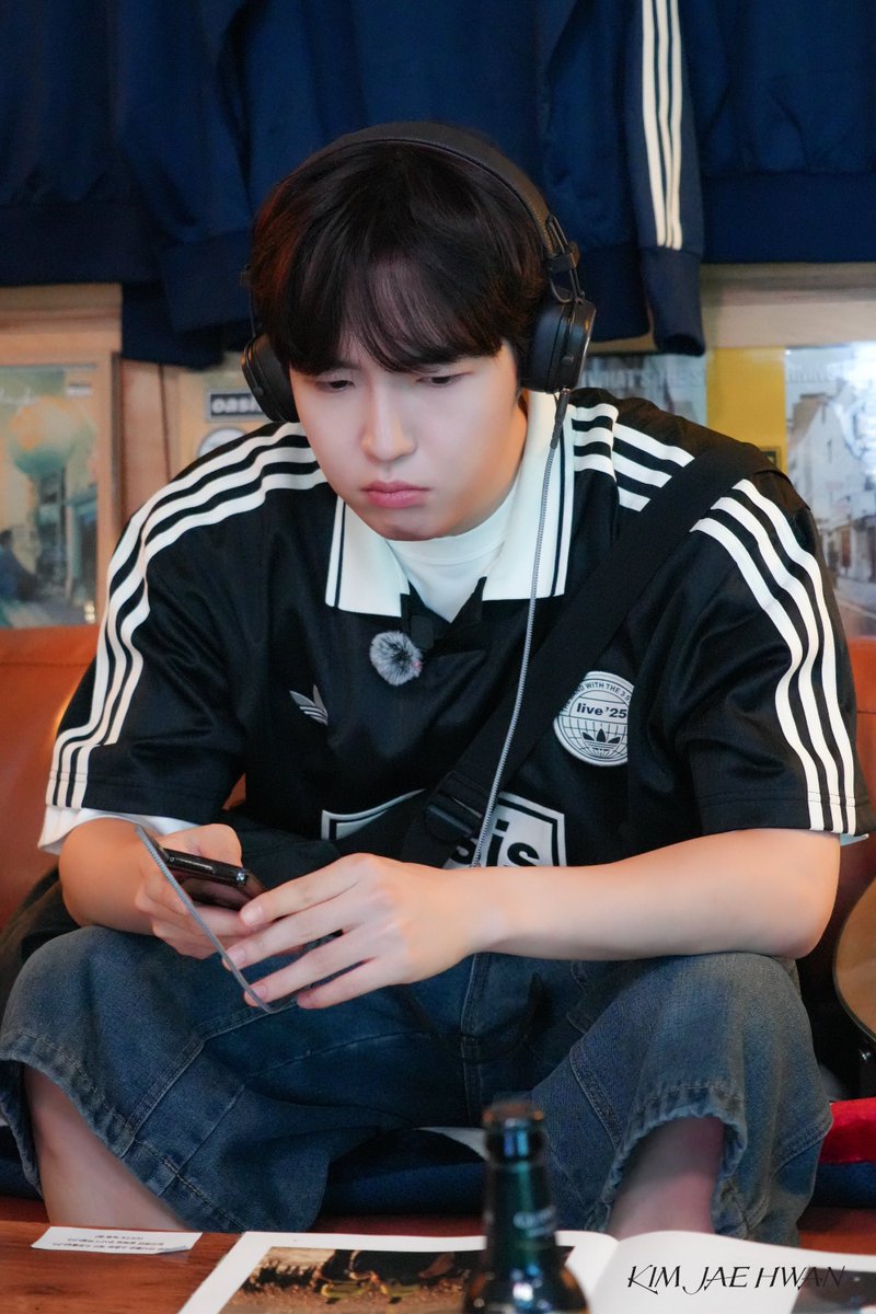 WINDEW_527's tweet photo. 260731
[📸] Oasis POP-UP Behind Photo

🔗 https://t.co/NRXoqWevNb

#김재환 #KIMJAEHWAN https://t.co/wuC2X5E1dc
