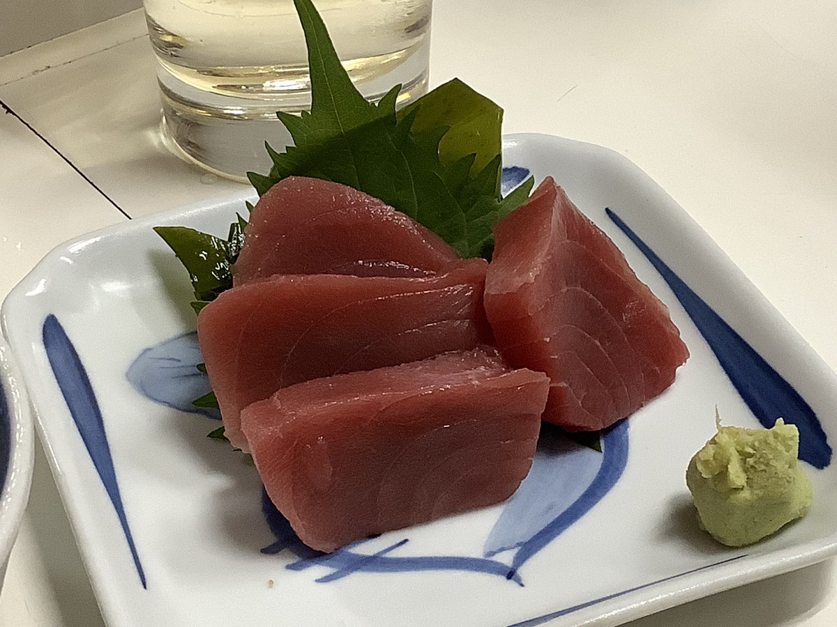 ezonao's tweet photo. うっま！
（写真撮る前に一切れ食べちゃった）

#駅前酒場 https://t.co/Mm8zLBT3nj
