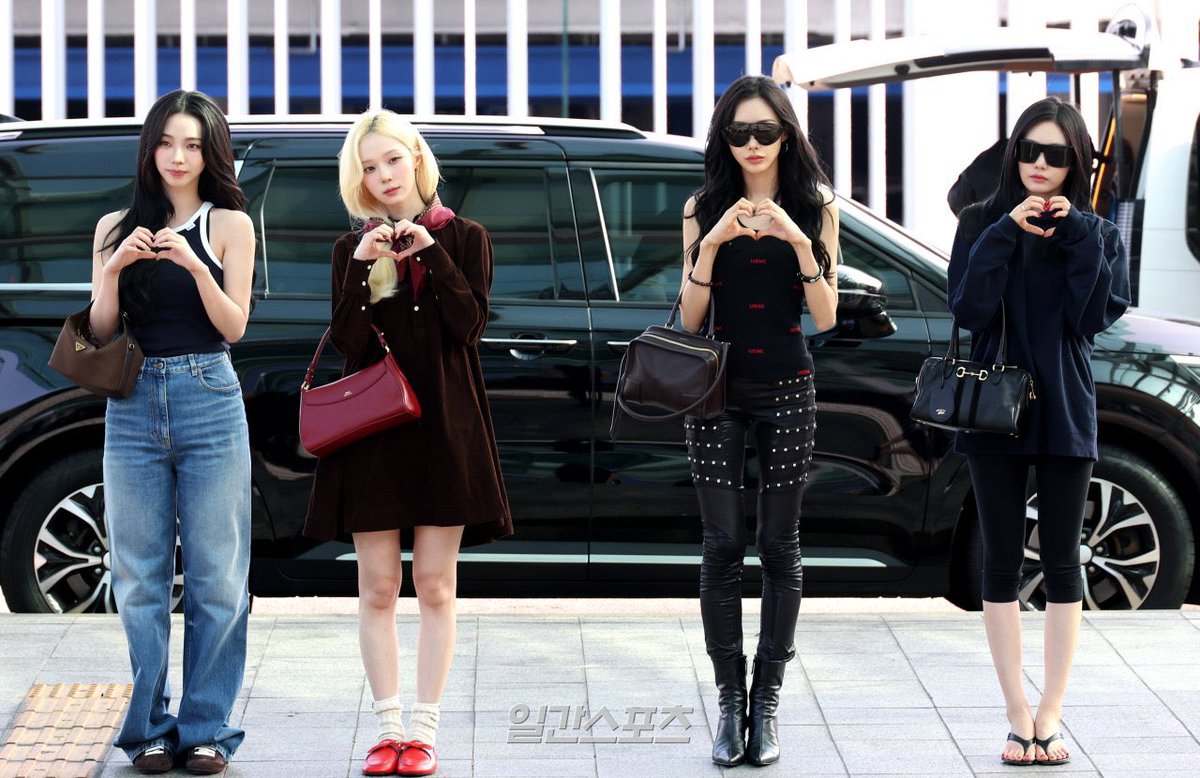 icurina's tweet photo. the difference of their airport styles is like day and night 😭 https://t.co/KO5SSzA5q3