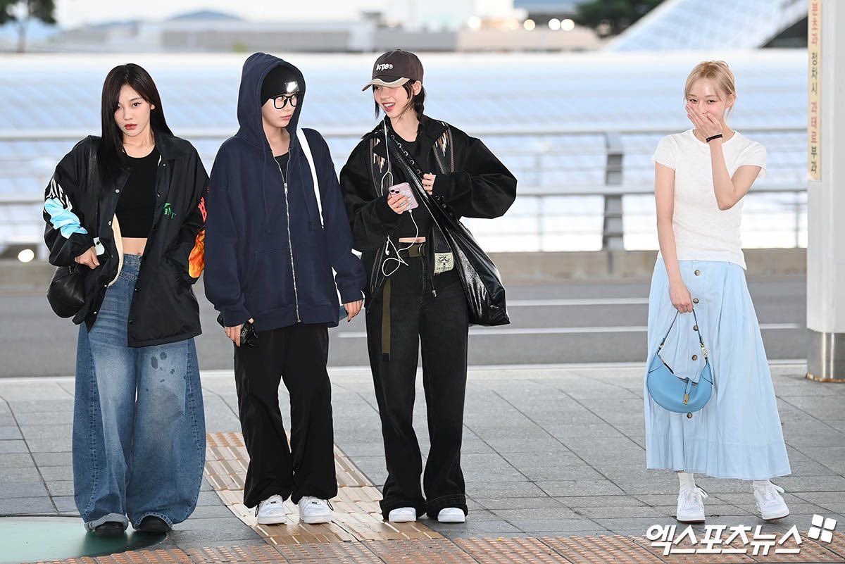 icurina's tweet photo. the difference of their airport styles is like day and night 😭 https://t.co/KO5SSzA5q3