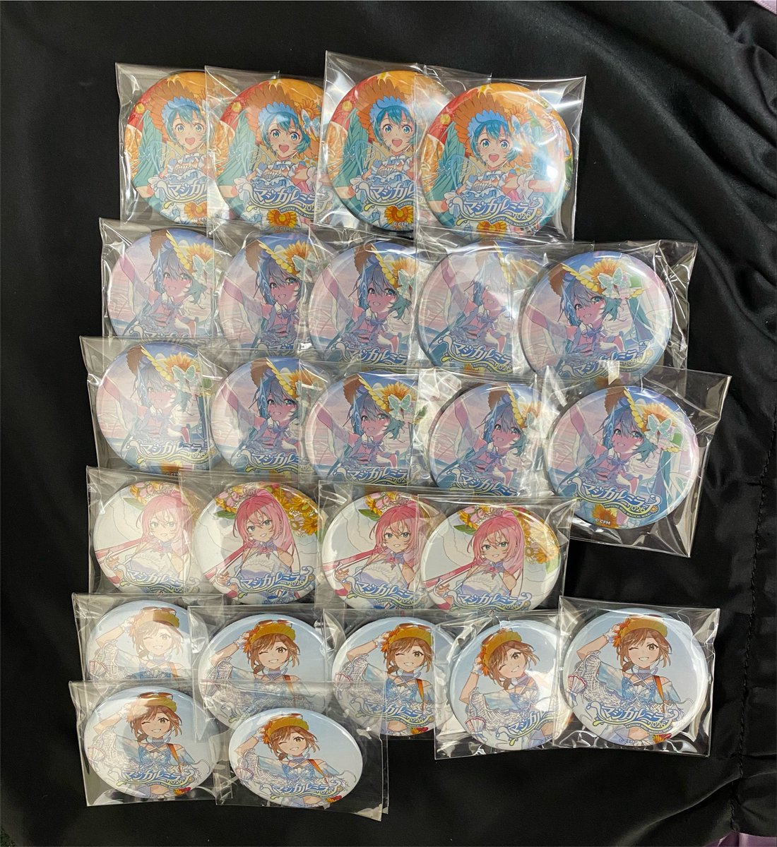 yu_MLs2's tweet photo. 【交換】
マジカルミライ マジミラ 2026 缶バッジ

譲:画像のもの

求:KEIミク、メインビジュ、友人分KAITO ＞八三レン、ミク(同数)

ポケミク応援上映1日新宿、2日豊洲手渡し(渋谷でも〇)＞後日都内手渡し＞郵送

詳しい条件等リプに記載いたします。

検索からでもお気軽にお声かけください✿︎ https://t.co/whlGKLROvd