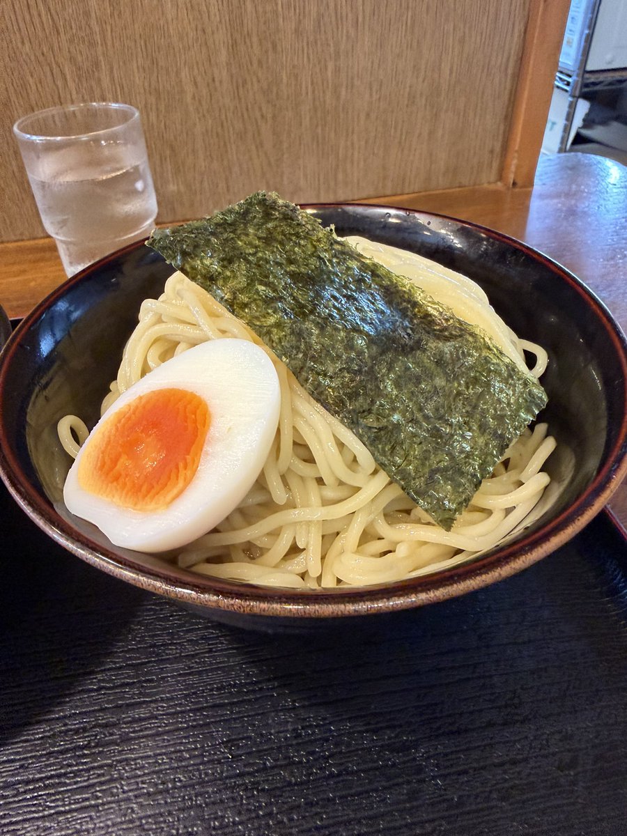 nao__919's tweet photo. 豪快🍜六会日大前

つけチャーシュー 大盛り

今日は日勤➞夜勤と仕事なので近所でサクッと1杯🍜✨
めちゃくちゃ美味しかった!!
特盛りにしたかったけど今日は我慢🥹
ご馳走様でした🙏 https://t.co/PzGDtTwdI8