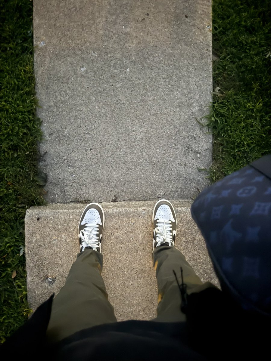 MidwestHook's tweet photo. #kotd #unds 🛫 https://t.co/yWW81r4dk0