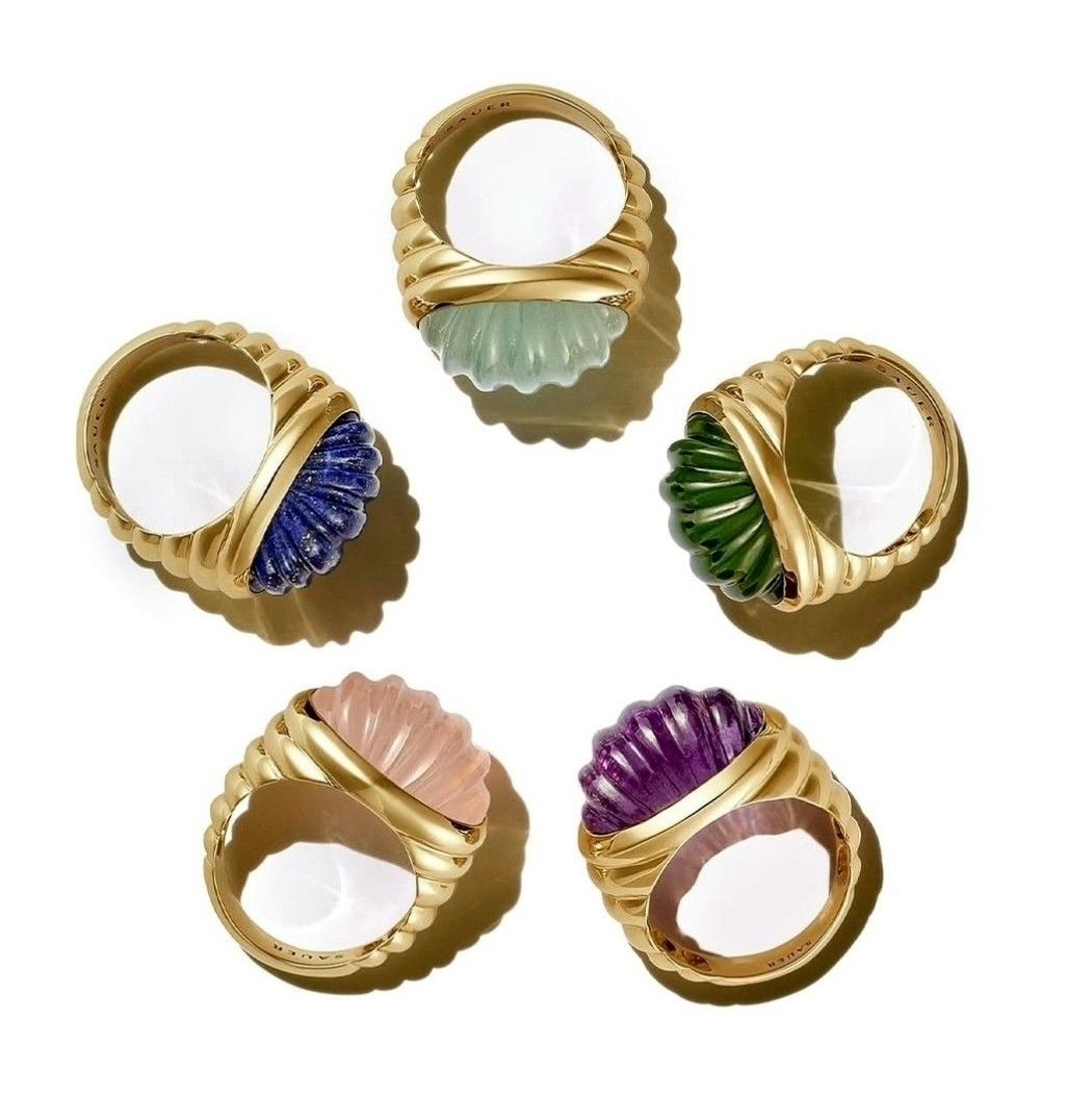jewelrykaumaeni's tweet photo. ブラジルの老舗ジュエラーSAUERのリング好き
ラピスやアメシストなどの宝石をカービングして石そのものを彫刻みたいなフォルムに
通常のカット宝石はラグジュアリーさが前に出るけど、カービングはファッションや芸術性が前に出る
いわゆる宝石が刺さらない人も、こういうジュエリーなら刺さると思う https://t.co/r3bl2IXvxQ
