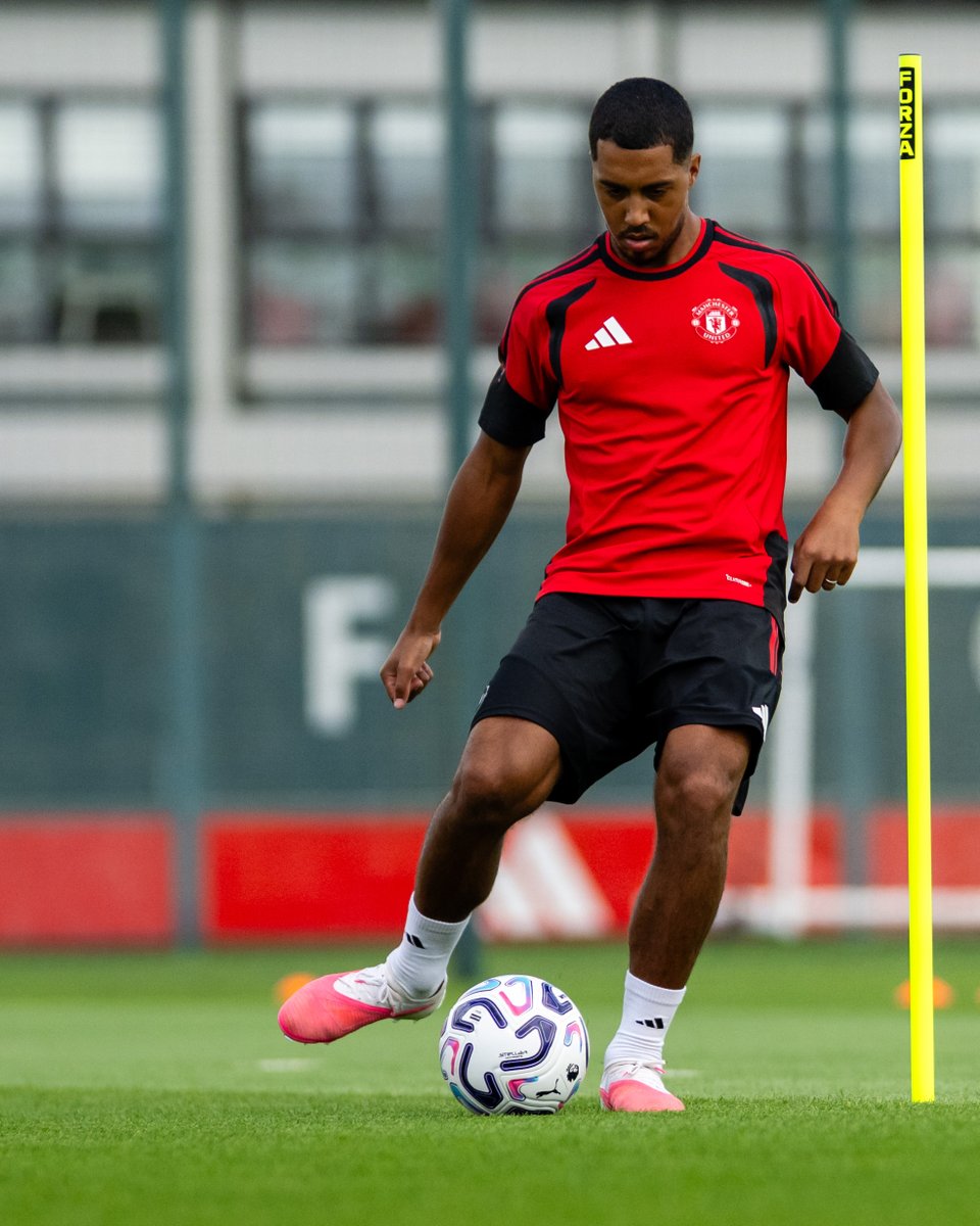 ManUtd's tweet photo. First day at work for Youri ✅