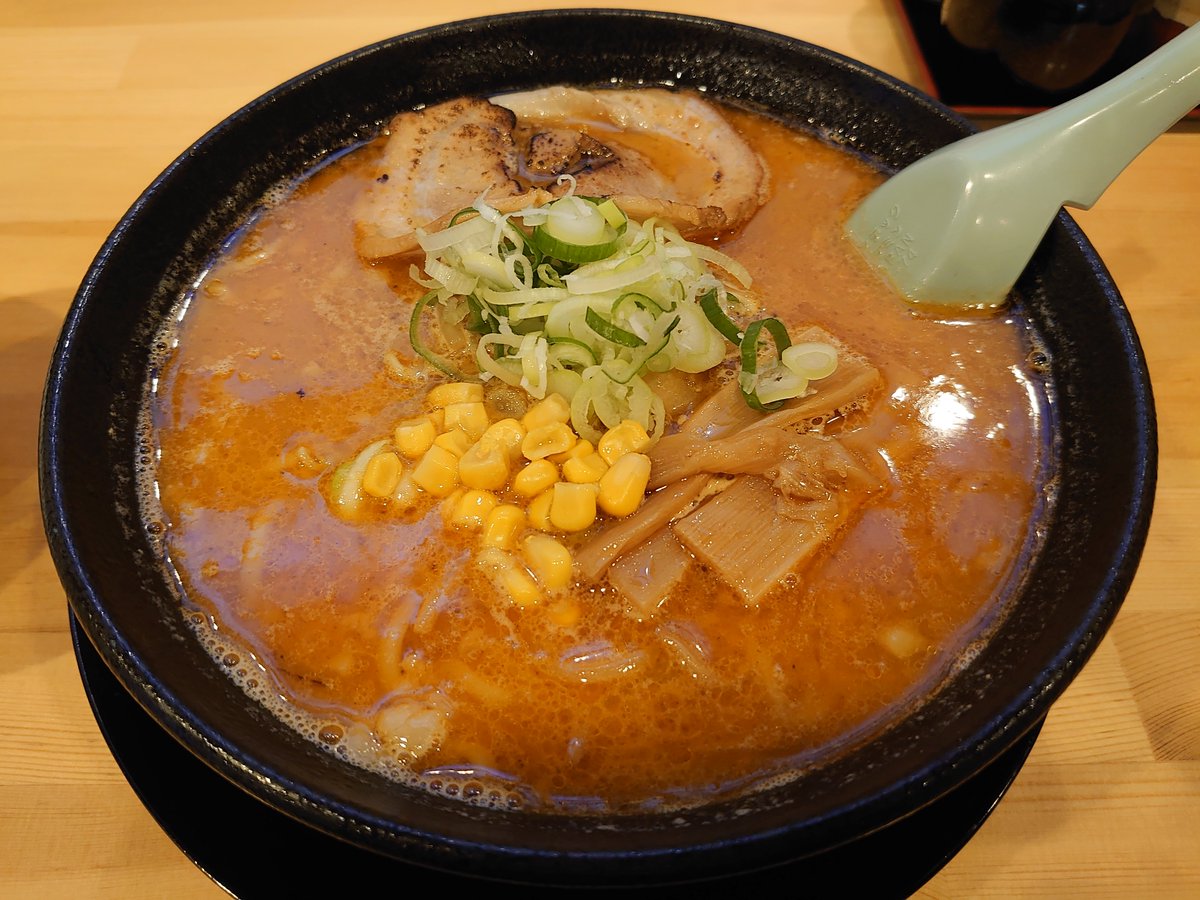 gingitsune1999's tweet photo. やっと物件にエアコンが付いたので、祝いに味噌ラーメン！🍜さすがに今日は店やってた🔥 https://t.co/X76ZAuuMXs