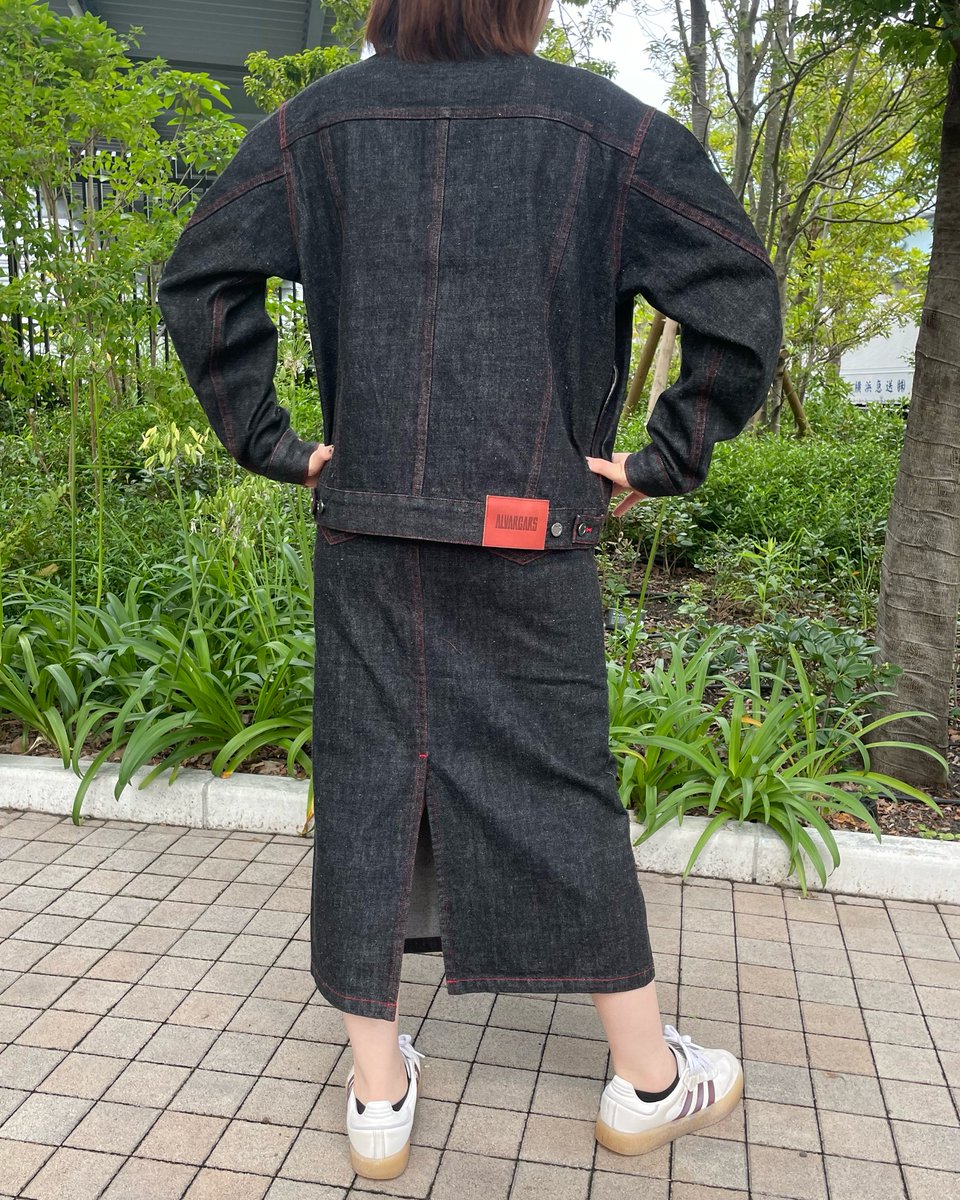 ALVARK_TOKYO's tweet photo. 各アイテムのサイズ感はこちら💁

✅163cm女性：ジャケットS, スカートM着用
✅171cm女性：パンツS着用

タイトスカートは動きやすいよう、後ろにスリットが入っています✨

※中村選手の着用サイズは、Webページに記載しています。

🔗シリーズの詳細
https://t.co/i7jvQUgWXb