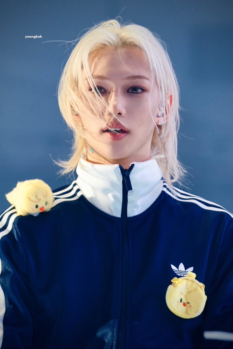 yaongbok915's tweet photo. 수요일 앵콜때 모자 안써서 너무 좋았다고 https://t.co/cyIX40YoYa