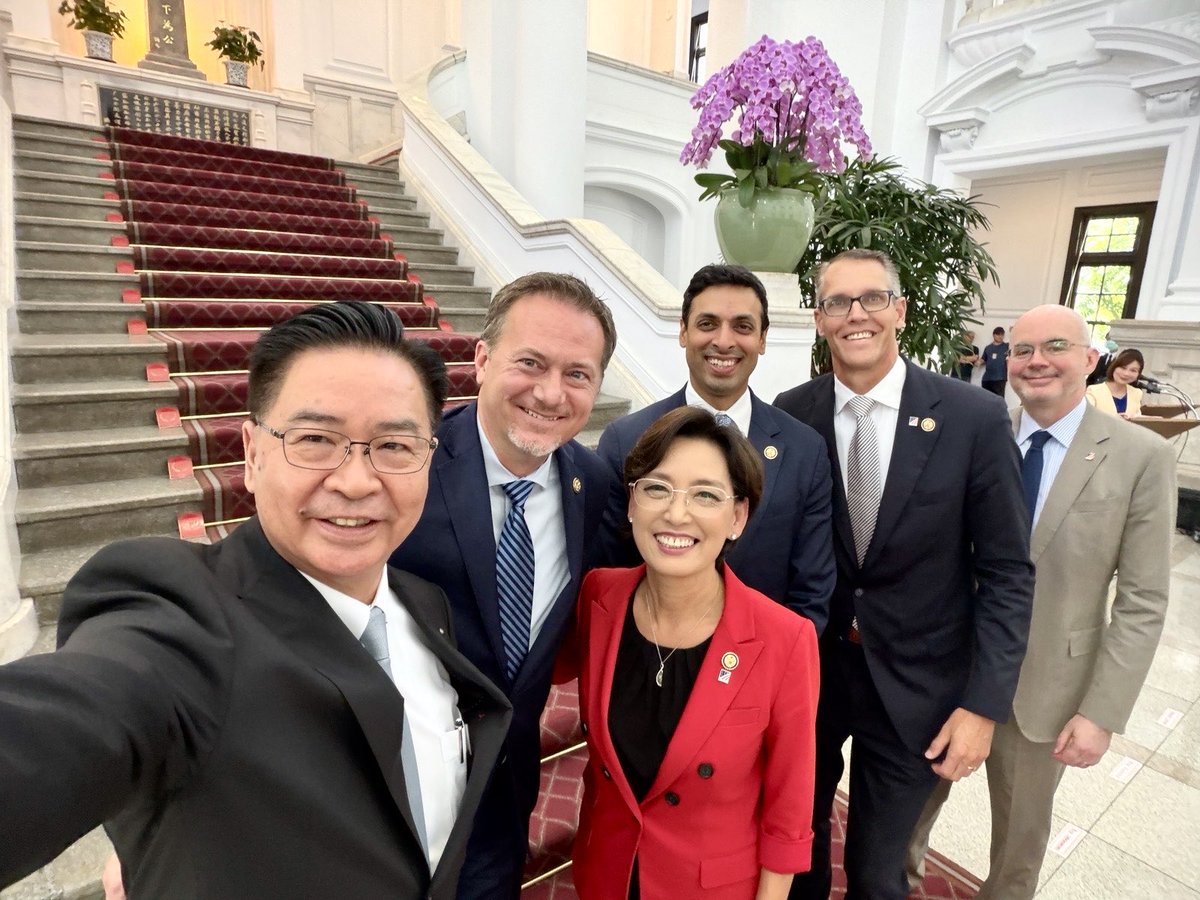 josephwutw's tweet photo. Thank you so much for showing bipartisan congressional support to #Taiwan, @RepYoungKim, @RepSuhas, @RepMichaelCloud, &amp; @RepFeenstra. As the challenges to democracies become more serious, it’s more important for freedom-loving partners to work closer together.

🇹🇼🤝🇺🇸 https://t.co/gRTG8nbddn