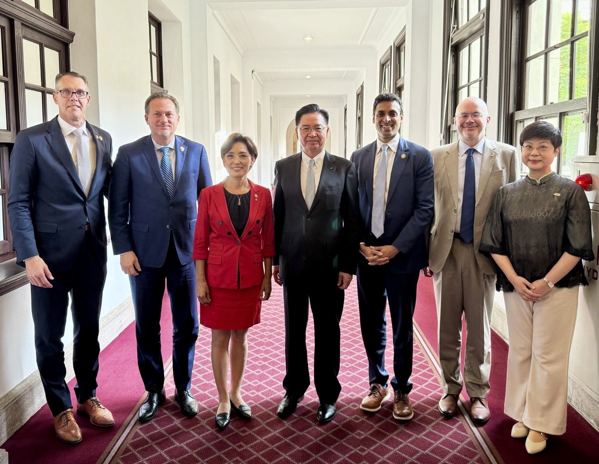 josephwutw's tweet photo. Thank you so much for showing bipartisan congressional support to #Taiwan, @RepYoungKim, @RepSuhas, @RepMichaelCloud, &amp; @RepFeenstra. As the challenges to democracies become more serious, it’s more important for freedom-loving partners to work closer together.

🇹🇼🤝🇺🇸 https://t.co/gRTG8nbddn