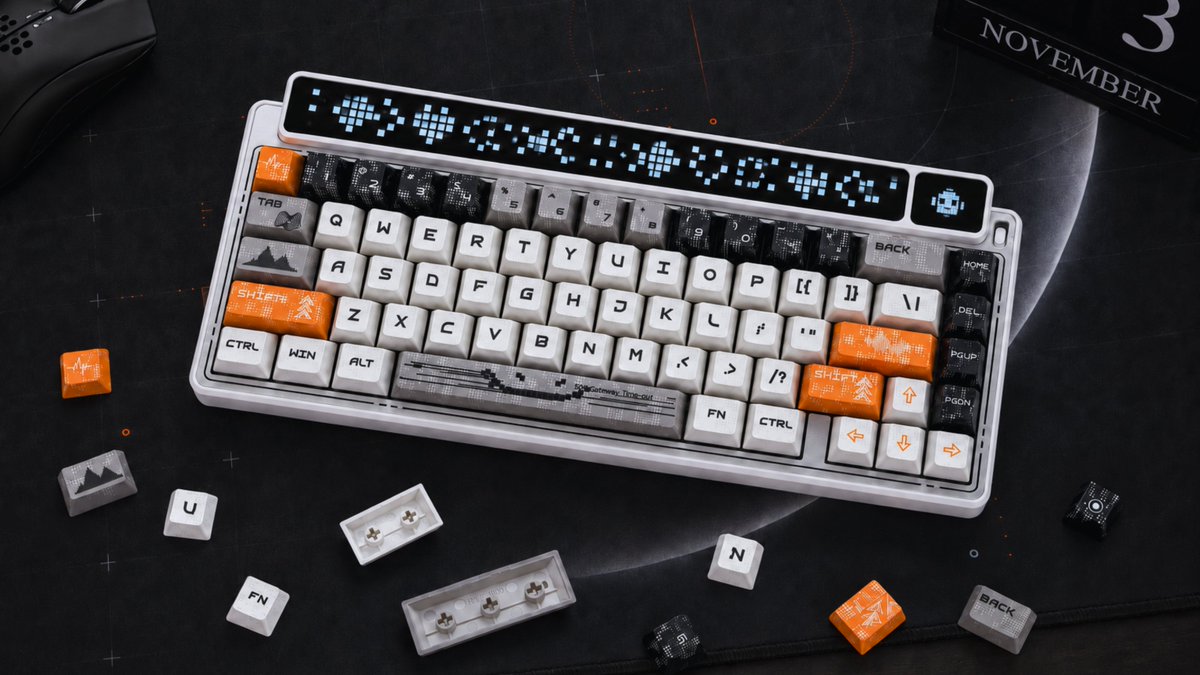 JAPAN_AULA's tweet photo. WHITE × ORANGE。
ホワイトを基調に、ブラックとグレー、
差し色のオレンジを組み合わせたピクセルデザイン。
細部まで作り込まれたキーキャップと、
点灯した瞬間に表情が変わるデュアルスクリーンも魅力です。
LEOBOG AMG65
#LEOBOG #AMG65 #ゲーミングキーボード #AULA https://t.co/5ctxNf8BOq
