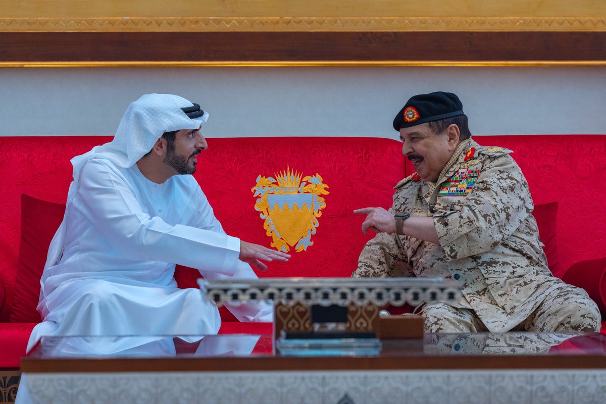 mm25187600's tweet photo. ملك البحرين يستقبل حمدان بن محمد، بحضور ناصر بن حمد وخالد بن حمد. جاء ذلك في مستهل زيارة حمدان بن محمد التي شهد خلالها التمرين العسكري المشترك "درع البحرين"، الذي تستضيفه قوة دفاع البحرين بمشاركة سرب محمد بن زايد وعدد من أشقائهم من القوات المسلحة بدول مجلس التعاون لدول الخليج العربية، ومجموعة من درع الجزيرة، ومن المملكة العربية السعودية الشقيقة.