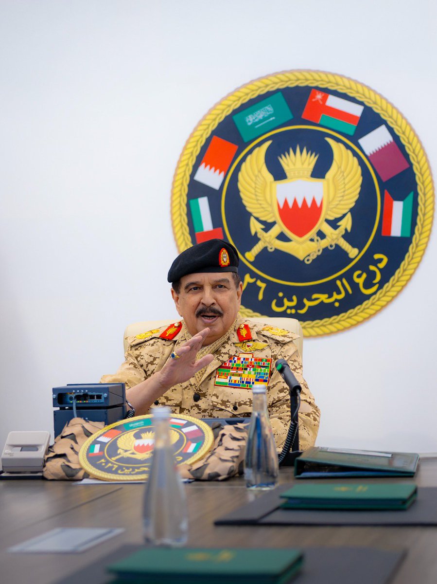 mm25187600's tweet photo. ملك البحرين يستقبل حمدان بن محمد، بحضور ناصر بن حمد وخالد بن حمد. جاء ذلك في مستهل زيارة حمدان بن محمد التي شهد خلالها التمرين العسكري المشترك "درع البحرين"، الذي تستضيفه قوة دفاع البحرين بمشاركة سرب محمد بن زايد وعدد من أشقائهم من القوات المسلحة بدول مجلس التعاون لدول الخليج العربية، ومجموعة من درع الجزيرة، ومن المملكة العربية السعودية الشقيقة.