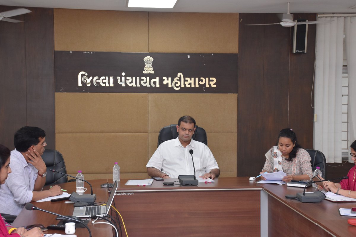 icds_mahisagar's tweet photo. વિશ્વ સ્તનપાન સપ્તાહ (WBW)-૨૦૨૬"ની ઉજવણી સુચારુ અને સફળ બનાવવા આજરોજ માન.જિલ્લા વિકાસ અધિકારીશ્રી મહીસાગરના અધ્યક્ષ સ્થાને બેઠક યોજાઈ@mwcd
@cmoguj
@manisha_vakil
@pib
@RanjitIAS
@collectormahi
@DDOMAHISAGAR @infomahisagar https://t.co/pRyrfbpWNP