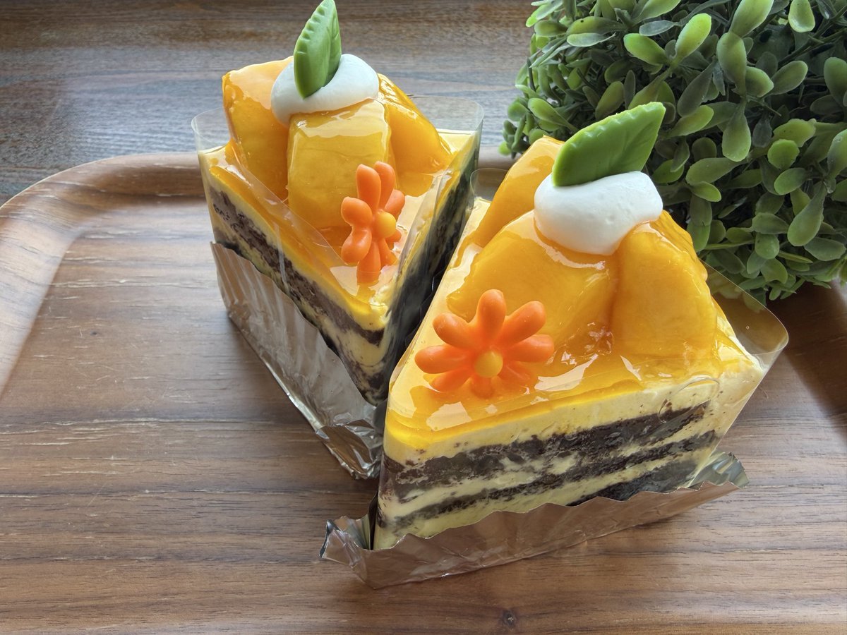 colori2007's tweet photo. 🥭ショコラマンゴー🥭

期間限定でショコラフランボワーズがマンゴーになります‼️ https://t.co/DqQTmMu29E