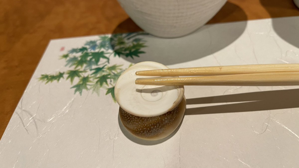 ErosPierrot's tweet photo. 報告書を作っていたら
突然、頭の回転が止まったので
今日は早めに店じまいして街へ繰り出し。
貝専門という料理屋があったので
花金でもあり、飛び込んでみる(^^) https://t.co/eccjVs3nJn