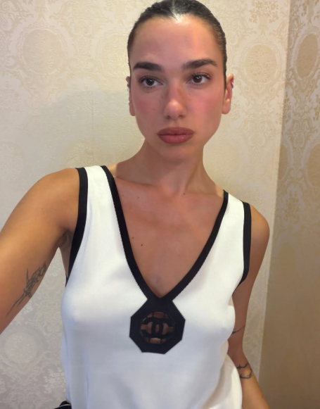pradalipa's tweet photo. favorite chanel girl!!!!!!!!! https://t.co/cxCZ5BuQkC