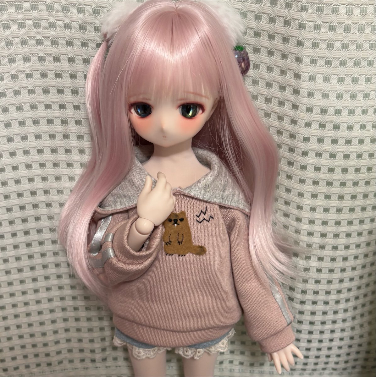 mira_dool's tweet photo. みけ様（@jetrunner_d）
よりホットパンツとマーモットピンクパーカーです♪

この組み合わせ可愛い過ぎますよねっっ♡
他の方の子達がこの組み合わせをされてて可愛い❤️と思っていたのでRosémiaに着せられたこと本当嬉しいです

「……でもこの季節に長袖……暑い、です💦」

#jetrunner_d https://t.co/fqqlebR4VW