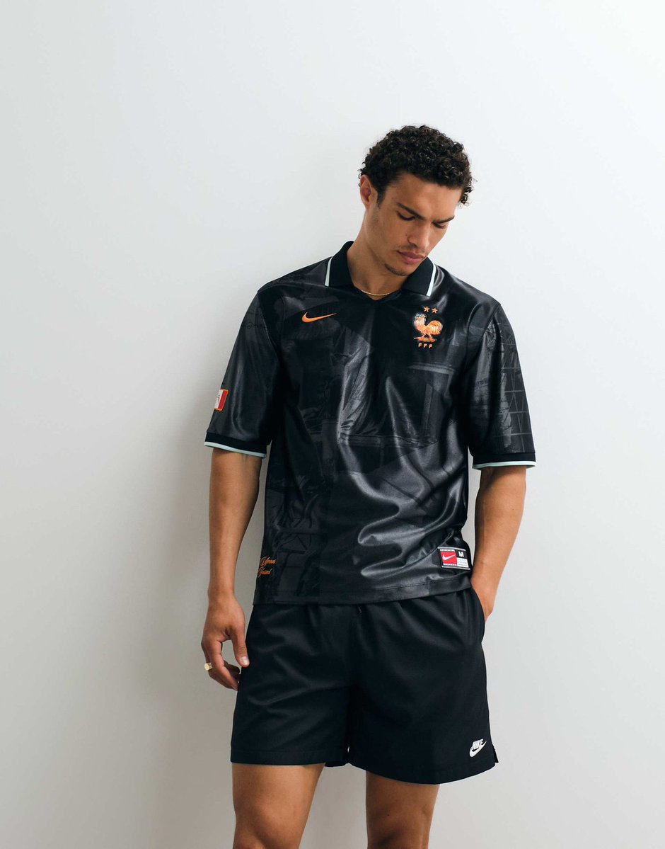 uppersnkrs's tweet photo. Restock du maillot rétro de l’Équipe De France dans TOUTES LES TAILLES ! 🏃💨

Lien affilié : https://t.co/N82JN9BgGN https://t.co/38KISJj2sr